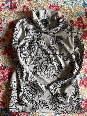 Coco Bianco medium cowl neck sweater  embroidery grayW/ a hint of sparkle